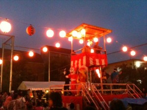 砧町町会_盆踊り_おや？
