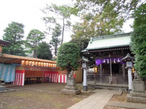 三峯神社（世田谷区砧4-6）お祭り準備（境内）