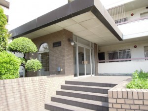 世田谷区砧4丁目2DK賃貸マンションエントランス 世田谷区砧4丁目2DK賃貸マンションエントランス