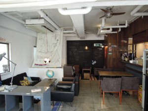 祖師ヶ谷大蔵駅南口のベーグルカフェ『SASURAI CAFE』_店内01