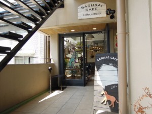 祖師ヶ谷大蔵駅南口のベーグルカフェ『SASURAI CAFE』_カフェ入口