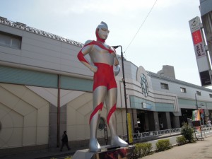小田急線祖師ヶ谷大蔵駅ウルトラマン商店街のウルトラマン像