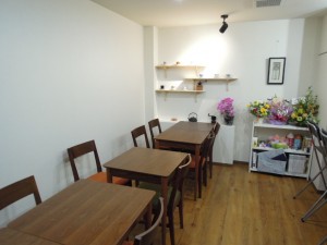 世田谷区砧8-4-15 ルフージュカフェ　店内　テーブル