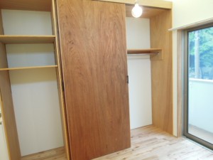 世田谷区経堂4丁目高セキュリティーワンルーム賃貸_クローゼット収納と冷倉庫置き場