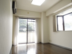 世田谷区千歳台４丁目３ＤＫ賃貸マンション出窓付き洋室