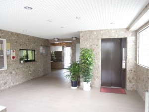 和泉多摩川駅徒歩3分/狛江駅10分、狛江市東和泉3丁目の防犯カメラ・オートロック付賃貸マンション‗エレベーターホール