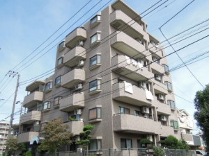 世田谷区千歳台４丁目の３ＤＫ賃貸マンション外観