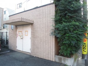 小田急線千歳船橋駅徒歩14分・祖師ヶ谷大蔵駅徒歩19分、世田谷区千歳台3丁目賃貸マンション・ゴミ置場(24時間ゴミ出し可)