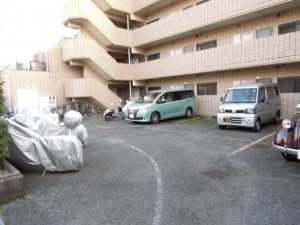 小田急線千歳船橋駅徒歩14分・祖師ヶ谷大蔵駅徒歩19分、世田谷区千歳台3丁目賃貸マンション・敷地内駐車場