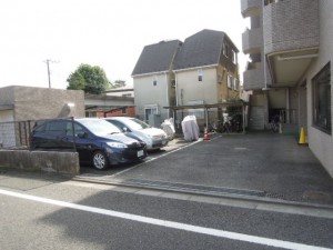 世田谷区千歳台4丁目ファミリー向け賃貸マンション敷地内青空駐車場・駐輪場
